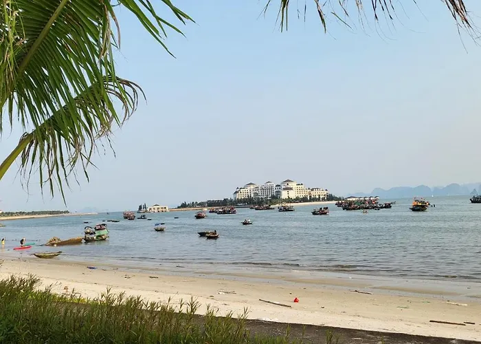 Khách sạn hẻo lánh The Sea View Sandy- Duplex Homestay- Citadines Marina 4*