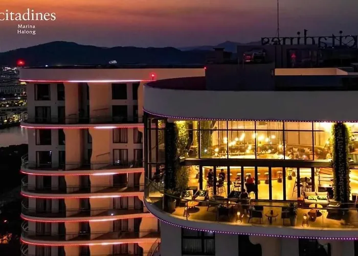 Khách sạn hẻo lánh The Sea View Sandy- Duplex Homestay- Citadines Marina Hạ Long