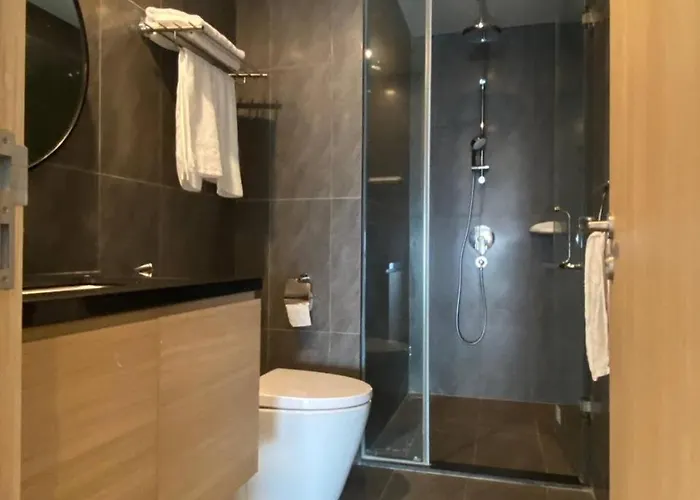 Khách sạn hẻo lánh The Sea View Sandy- Duplex Homestay- Citadines Marina 4*